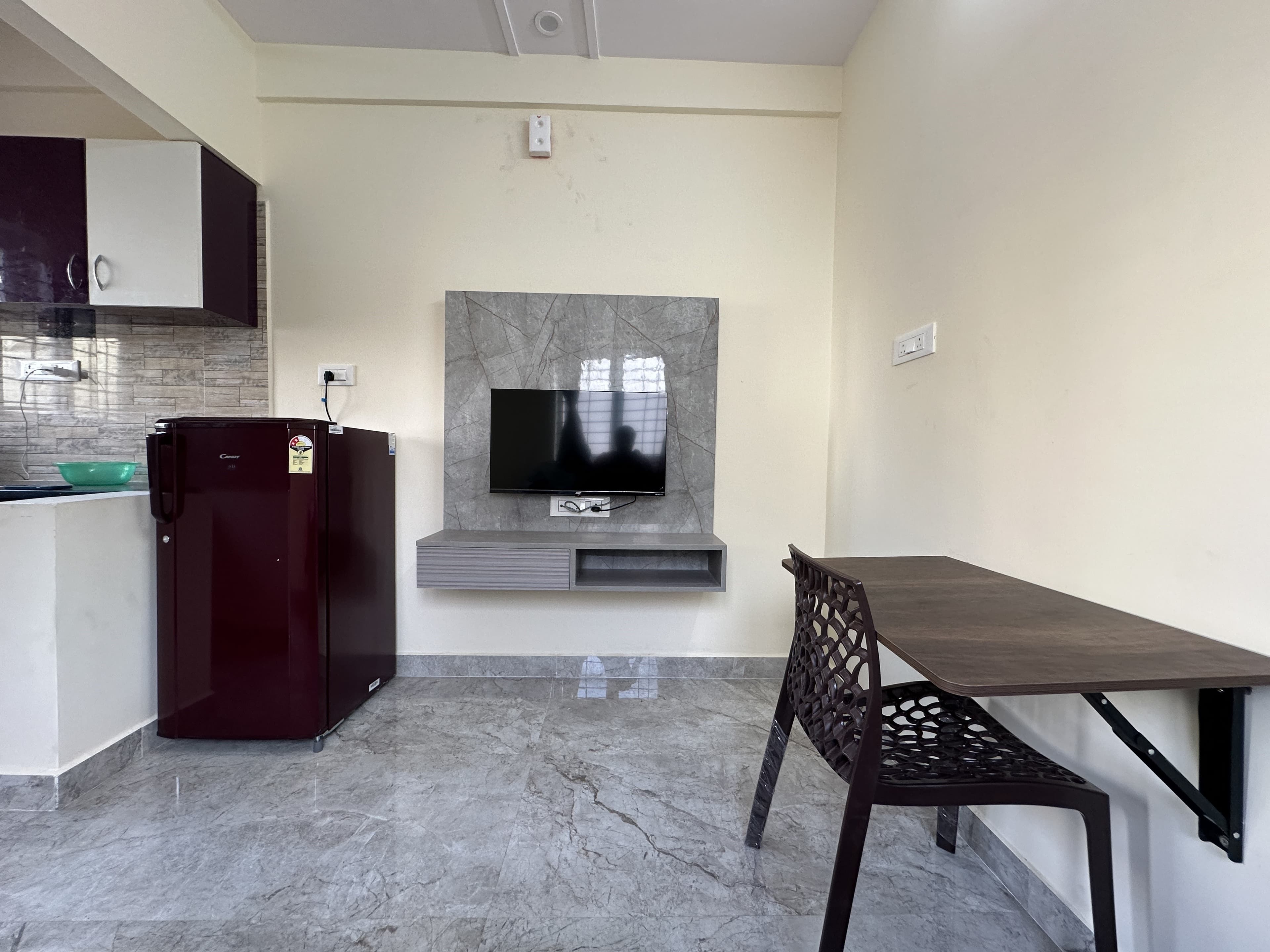 1Bhk with Lift 603 (300mtr from techmahindra)