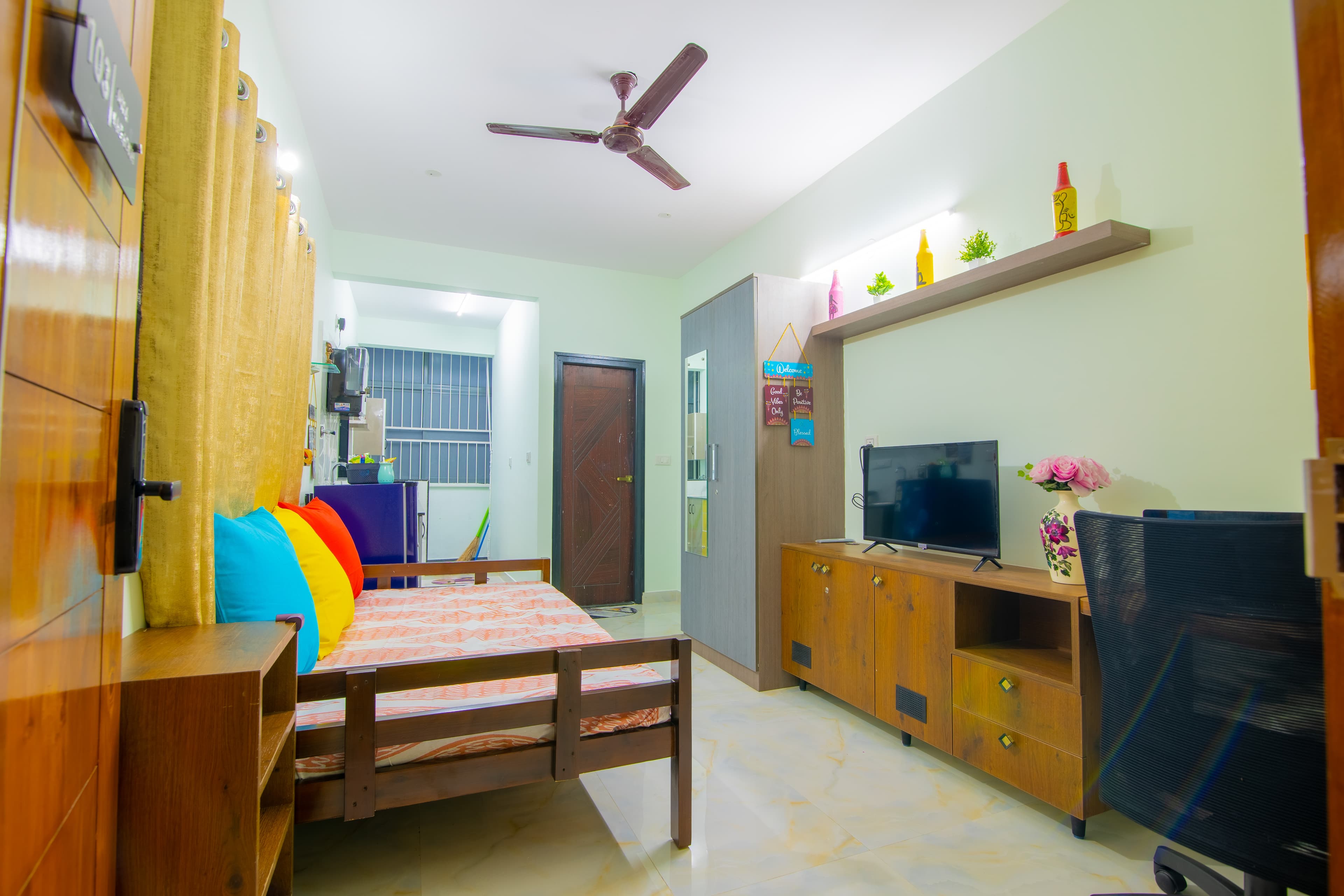 Awesome studio on 3rd floor (303)