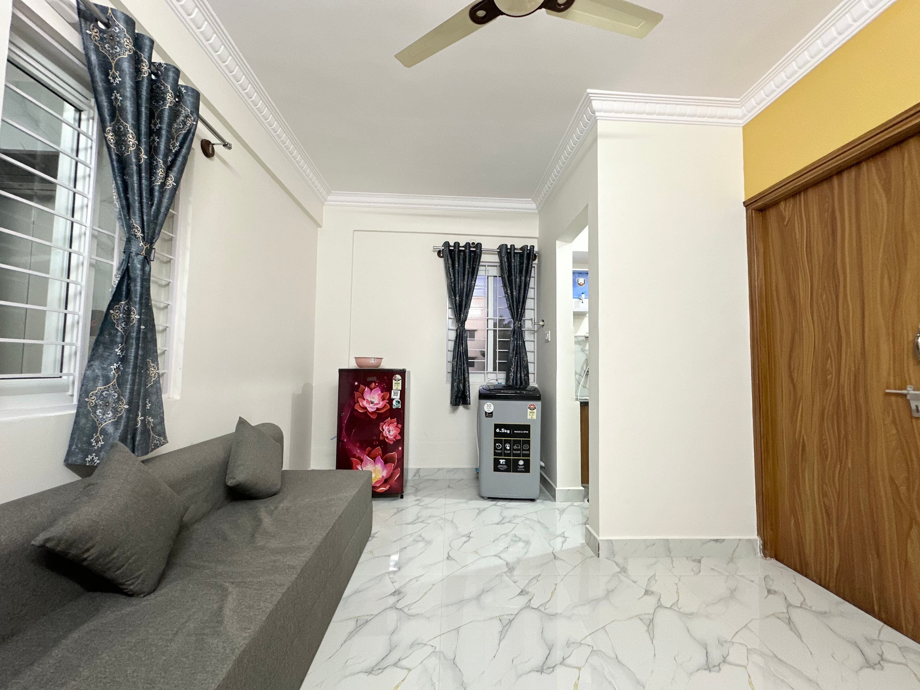 1BHK near Sarjapur road 402 on the 4th floor