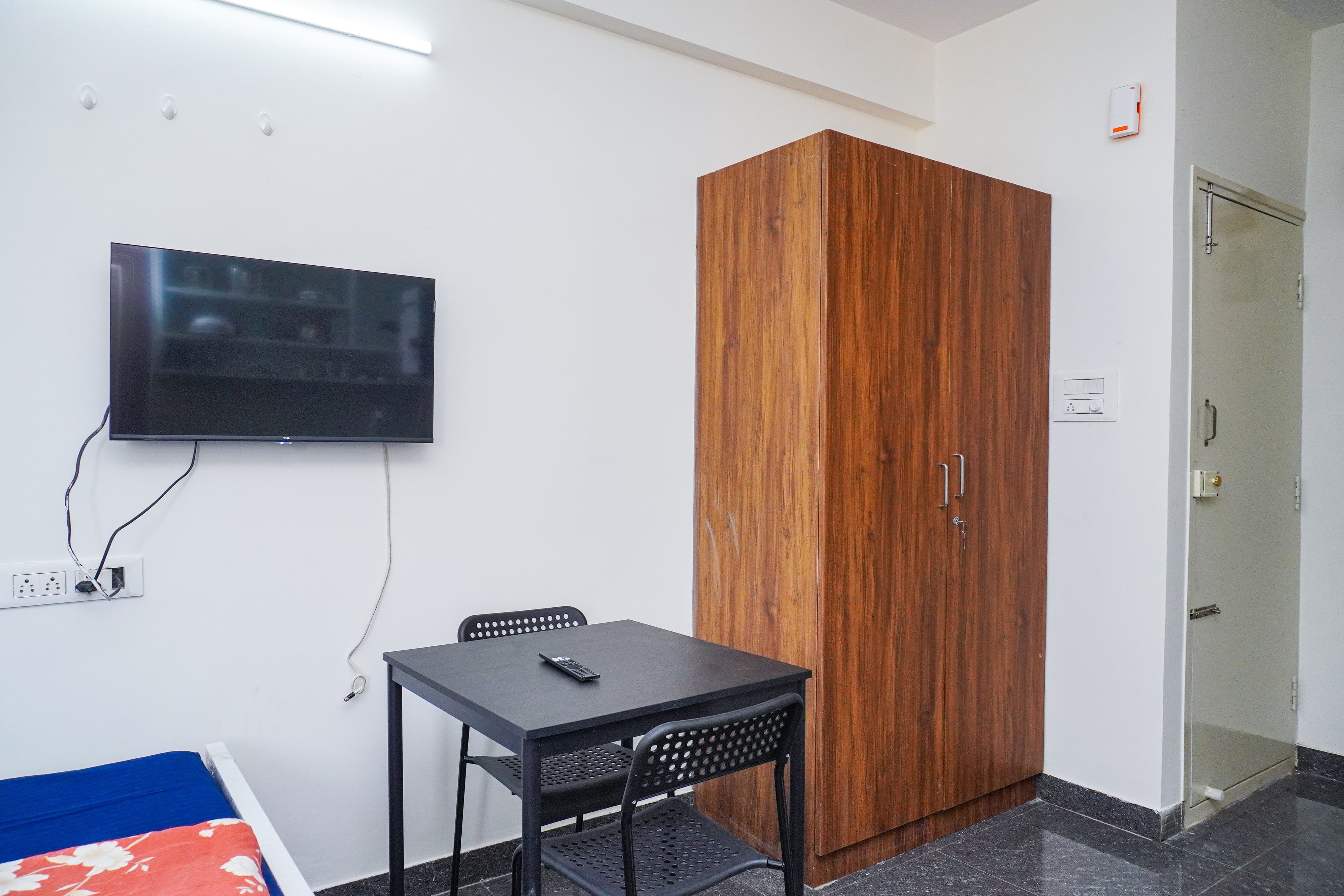 Cozy 1Rk 1.5km From Hosa Road Metro 403
