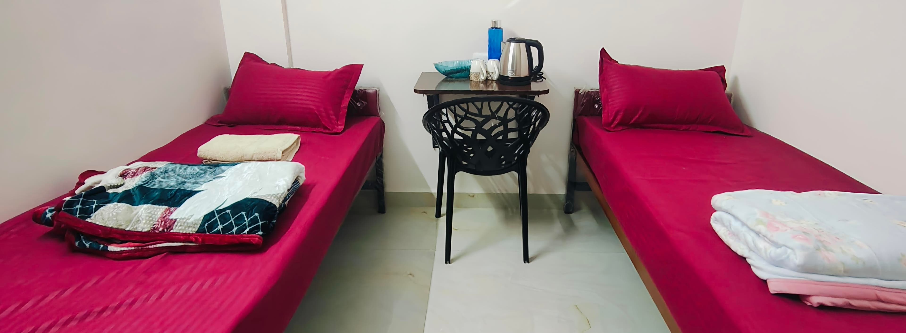 Splendid rooms In Yelahanka near Airport/KIA with Common kitchen 105