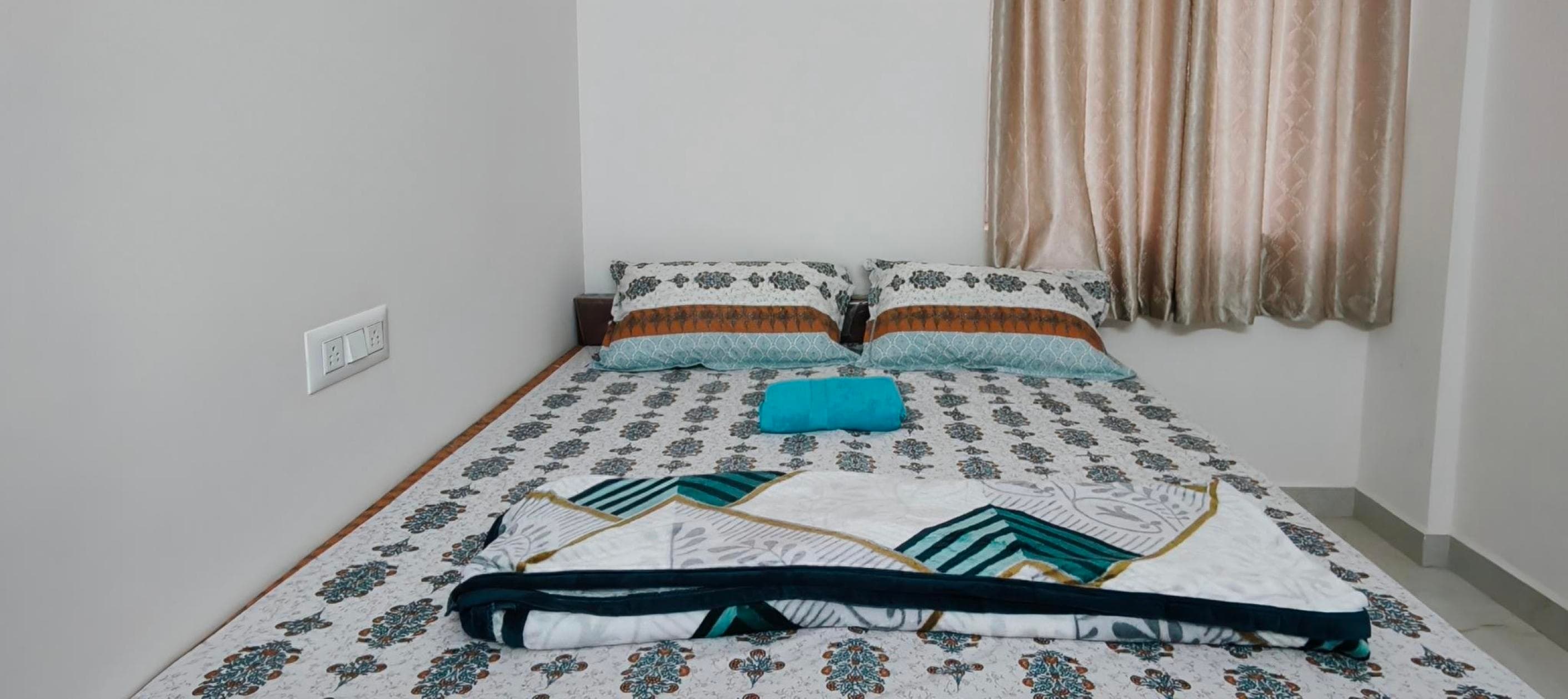 Splendid rooms In Yelahanka near Airport/KIA with Common kitchen  301