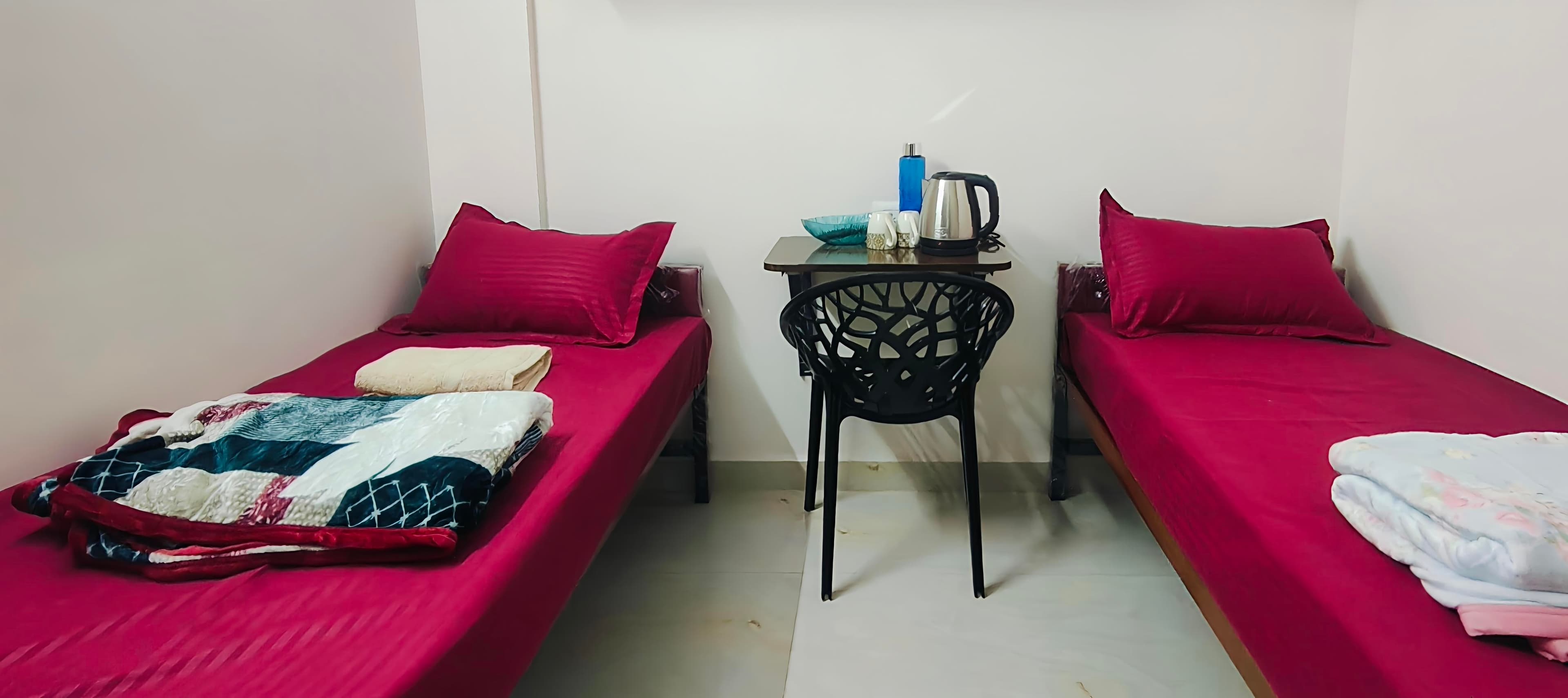 Splendid rooms In Yelahanka near Airport/KIA with Common kitchen  305