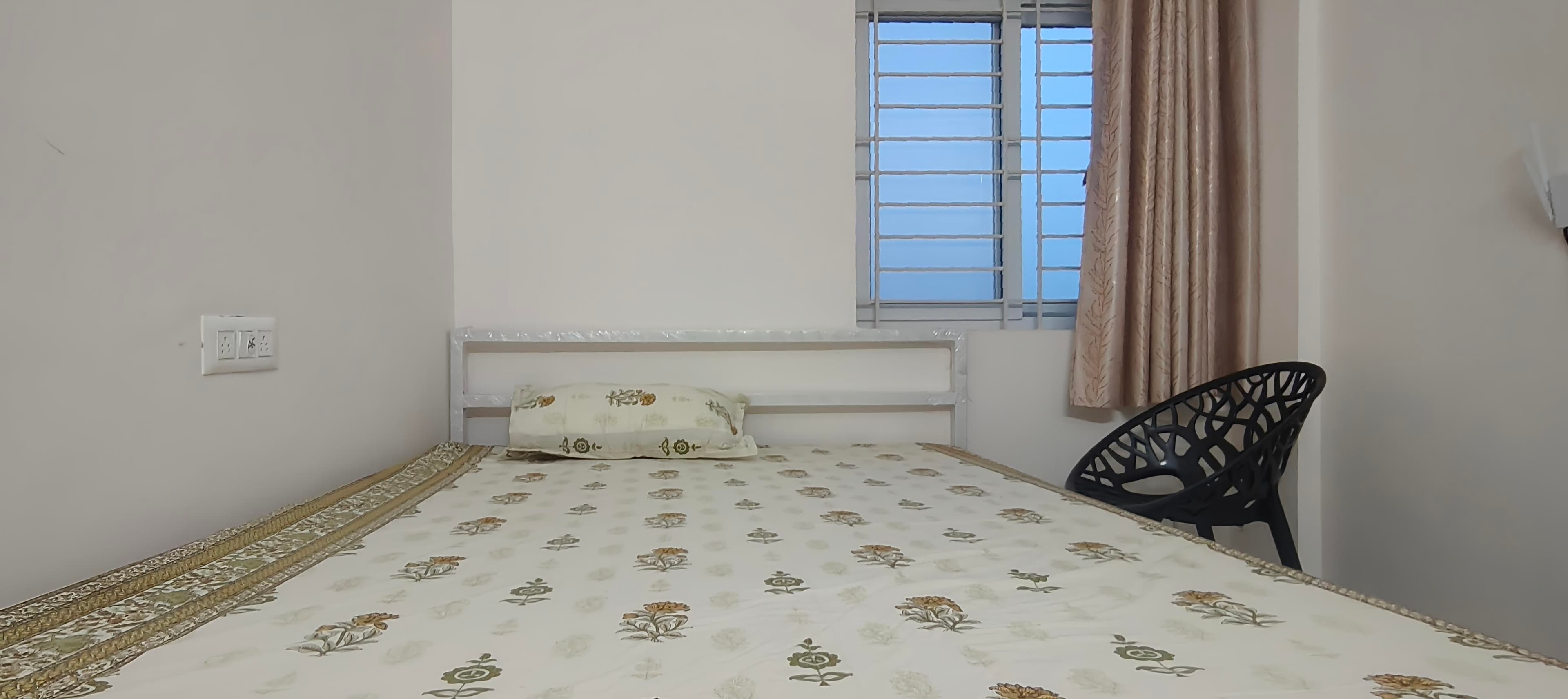 Splendid rooms In Yelahanka near Airport/KIA with Common kitchen  401