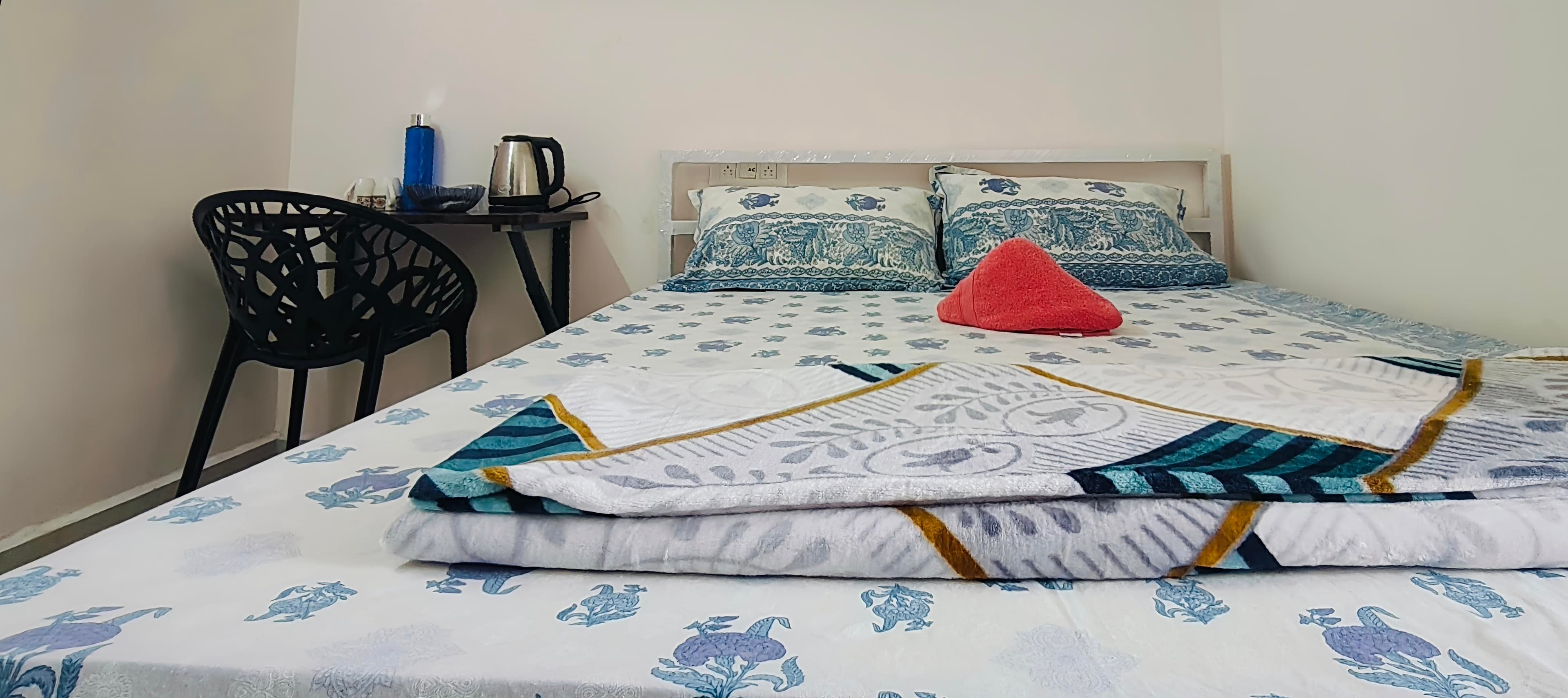 Splendid rooms In Yelahanka near Airport/KIA with Common kitchen  402
