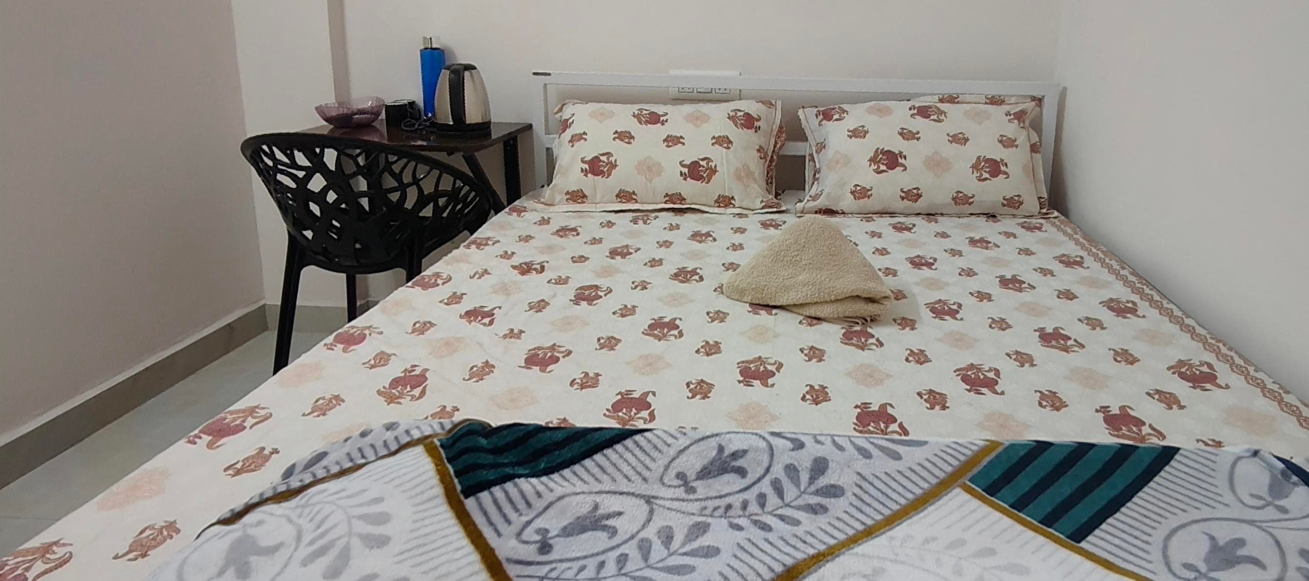 Splendid rooms In Yelahanka near Airport/KIA with Common kitchen 405